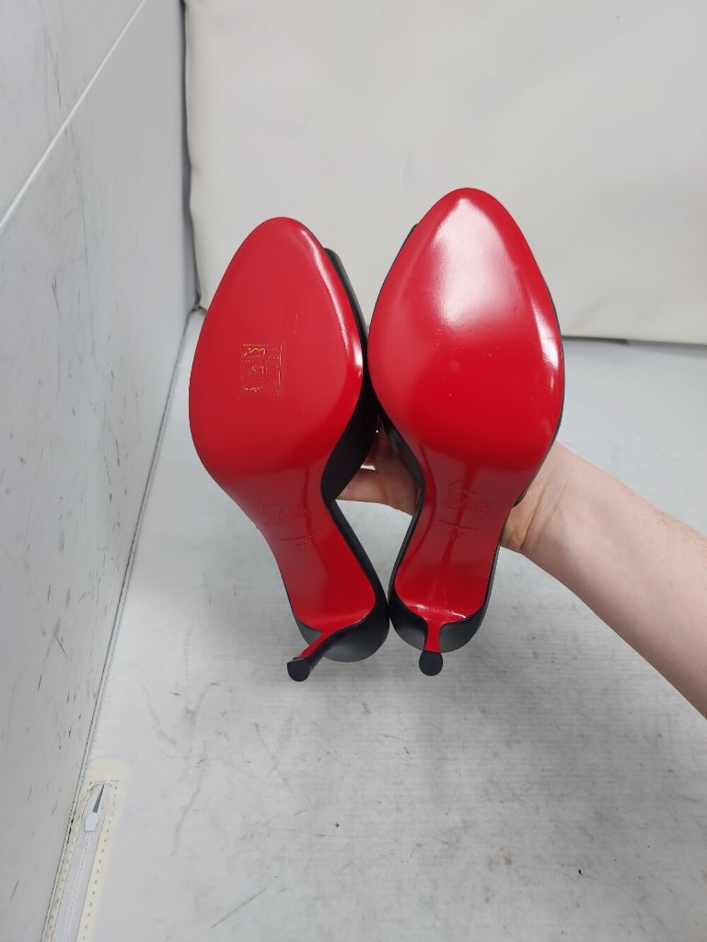 CHRISTIAN LOUBOUTIN Me Dolly Leather Black Mule Sandal - Picture 2 of 11
